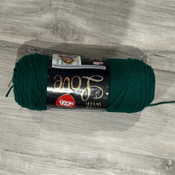 NWT Set of 7 Skeins Red Heart With Love Yarn (White/Red/Green/Blue) Medium Wt #4 - Picture 14 of 16